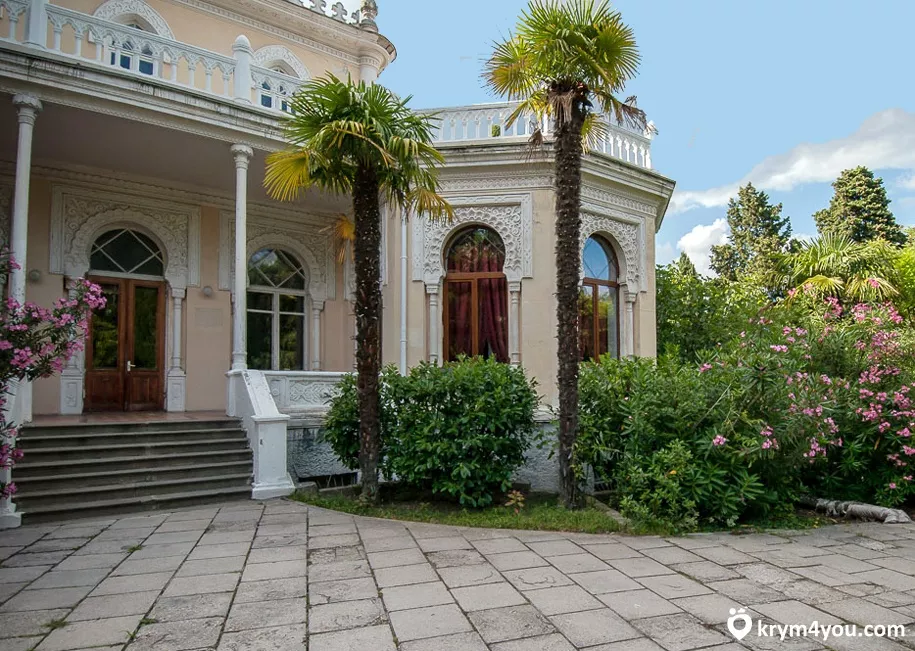 Фото дворца эмира Бухарского взято с сайта: https://www.krym4you.com/