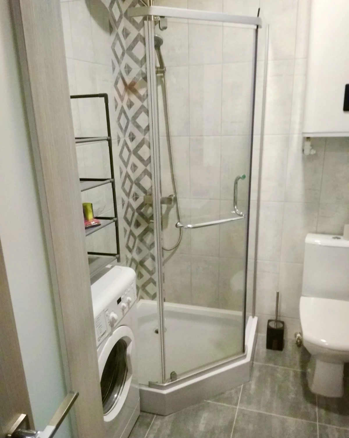 . Квартира в многоквартирном доме на земле в пгт Коктебеле недалеко от моря (700 м), с кондиционером. Коктебель