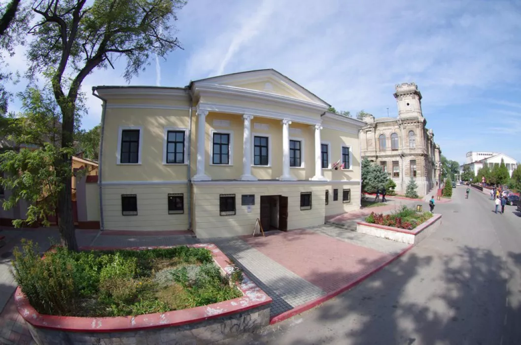 Картинная галерея в Керчи. Фото взято с сайта: https://www.culture.ru/