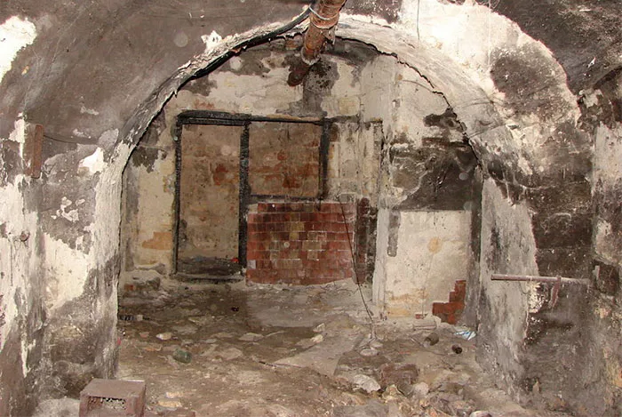 Евпаторийские кяризы. Фото взято с сайта: https://crimeaz.ru/