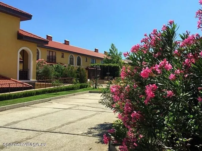 . Гостевой комплекс Комплекс апартаментов "Испанская деревня". Алупка