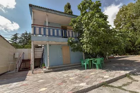 Трехместный с удобствами и кондиционером. База отдыха "Платан". Лазаревское