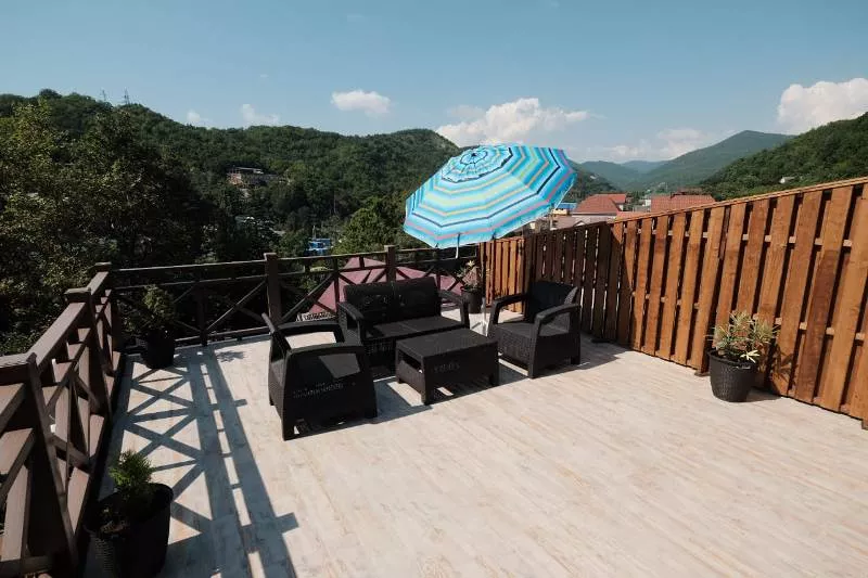. Гостевой дом "Terrasa Village". Дедеркой