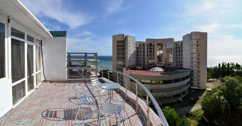 2-4-местный номер «Под облаками» вид на море. Вилла «Камилла». Лазурное 2-4-местный номер «Под облаками» вид на море. Вилла «Камилла». Лазурное