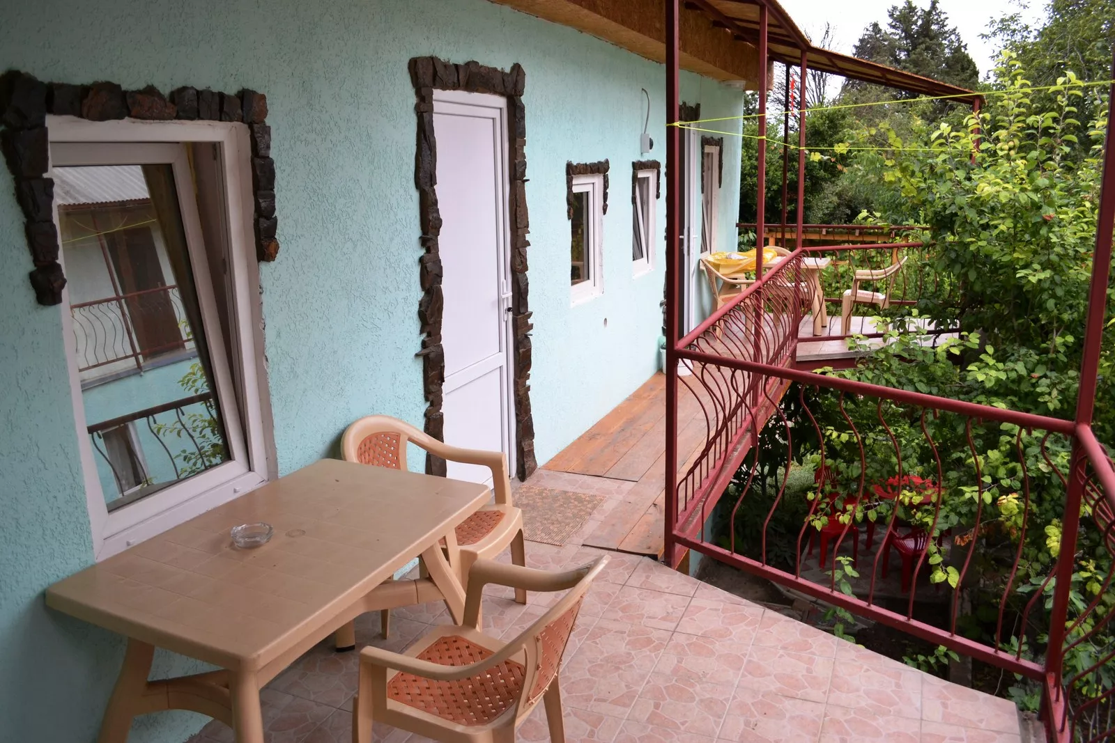 . Гостевой дом "У Леопольдовича". Малореченское