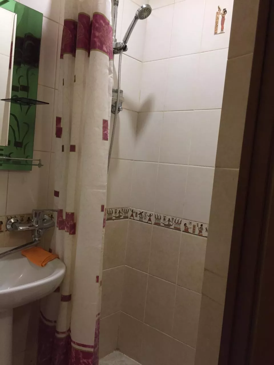 . Квартира в многоквартирном доме 1-комнатная квартира на первом этаже. Ейск