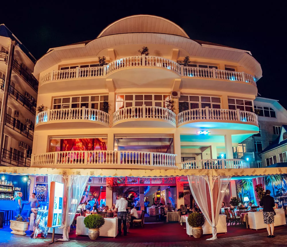 . Отель КАВКАЗ. Гостиницы и отели Лазаревского