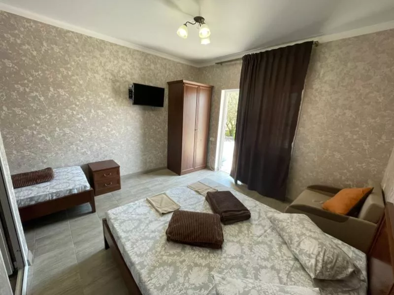 . Гостевой дом "Эдуард" . Пицунда