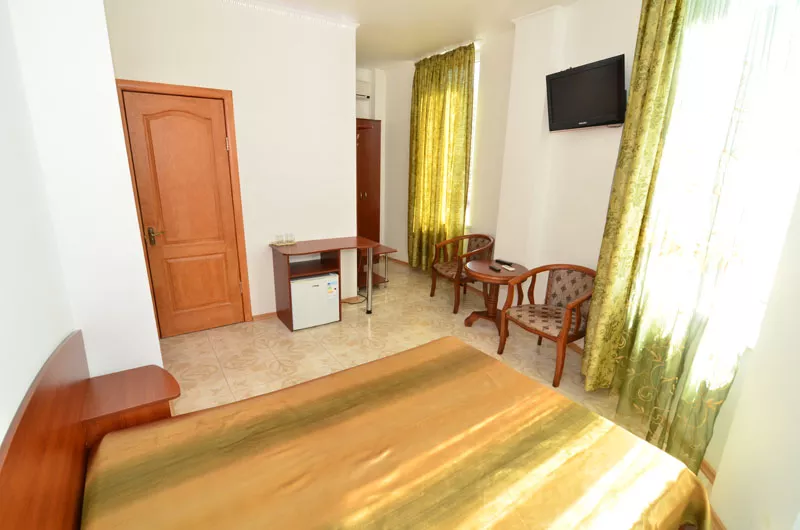 2-местный номер с балконом и видом на море. Вилла «Камилла». Лазурное 2-местный номер с балконом и видом на море. Вилла «Камилла». Лазурное