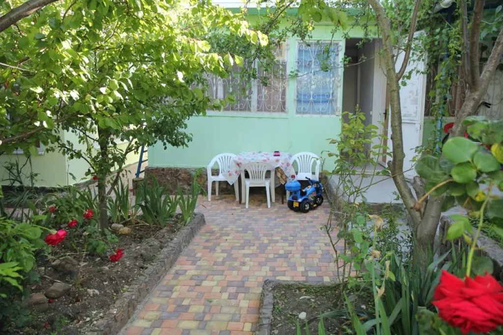 . Частный сектор "У Ивана" . Дивноморское