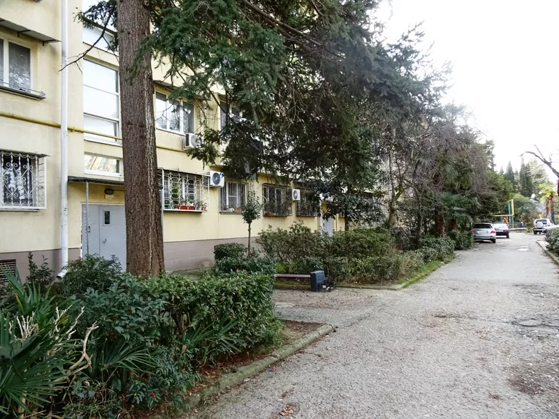 . Квартира в многоквартирном доме Калинина 37 кв 65". Адлер