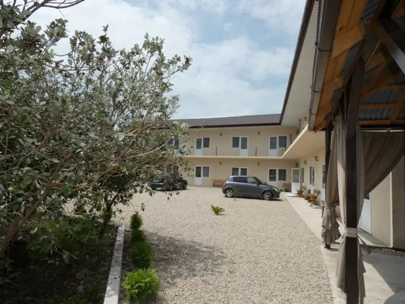 . Гостевой дом "Эдуард" . Пицунда