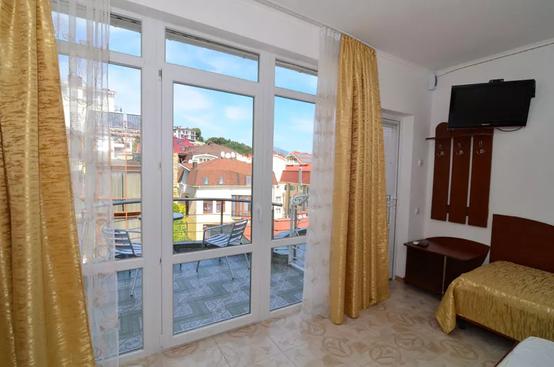 2-местный номер «Под облаками» вид на горы и море. Вилла «Камилла». Лазурное 2-местный номер «Под облаками» вид на горы и море. Вилла «Камилла». Лазурное