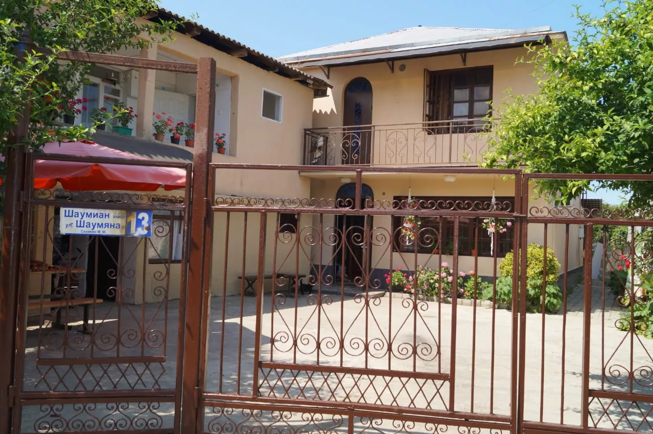 . Гостевой дом  Шаумяна 13 - Пицунда. Пицунда