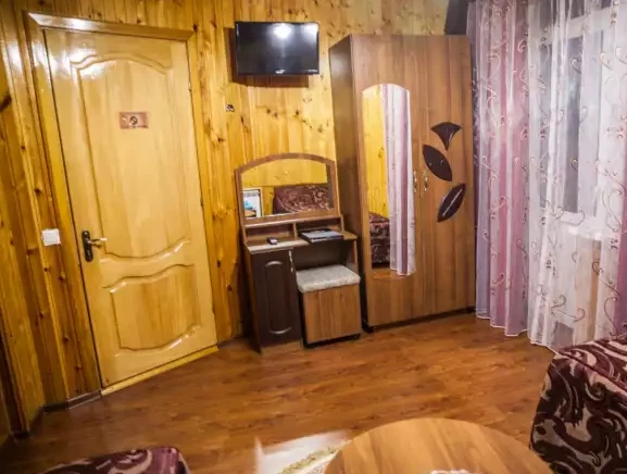 «Семейный» TWIN+DBL (Малый корпус). Гостиница «Кристалл». Домбай-гостиницы