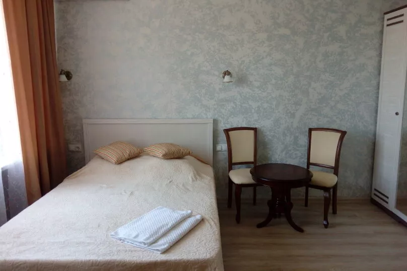 . Гостевой дом "Уютный дворик" на Толстого 42А. Геленджик