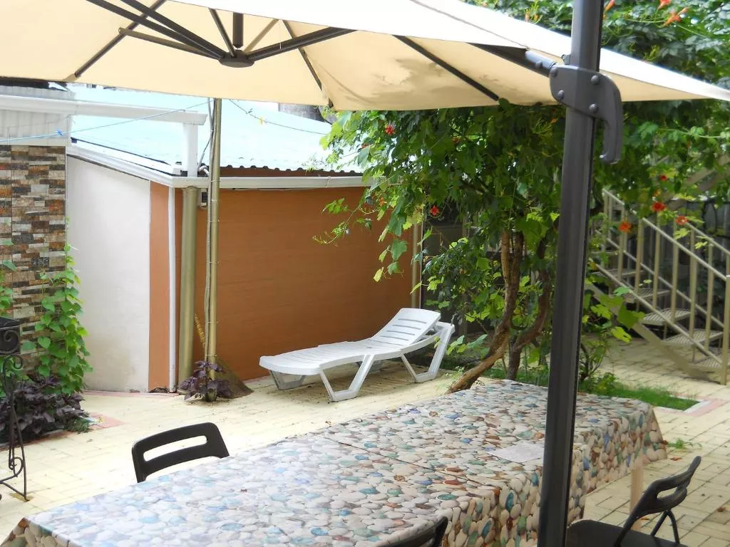 . Гостевой дом Добрый Лев. Сухум