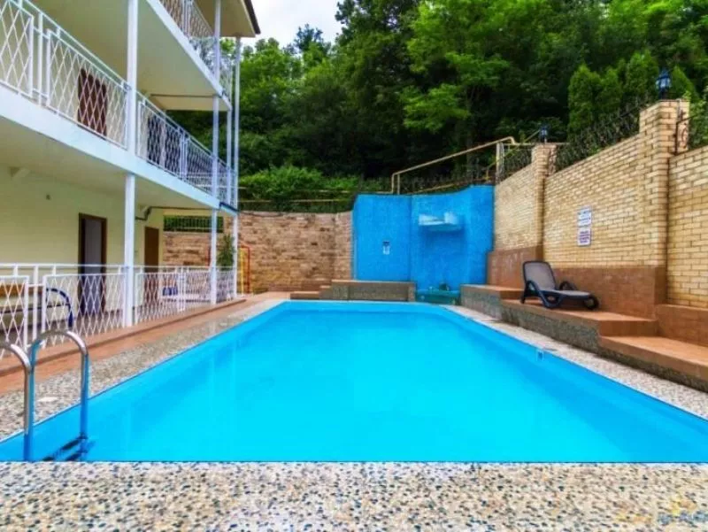 . Гостевой дом "Три сестры" в Небуге          . Небуг