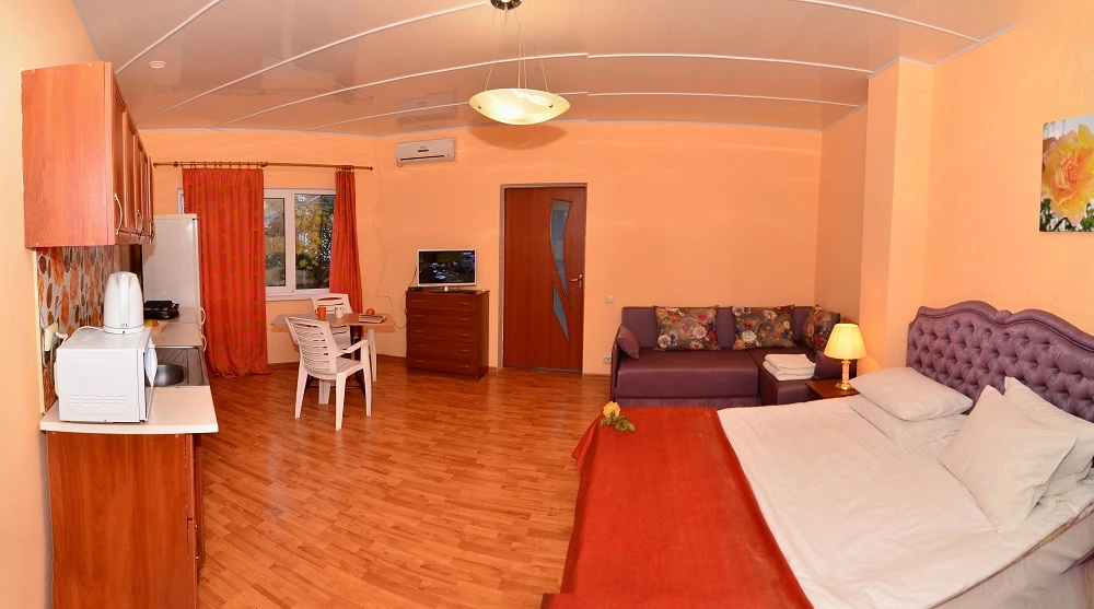 Домик 2 с кухней. Частная усадьба "Дом Роз". Заозерное