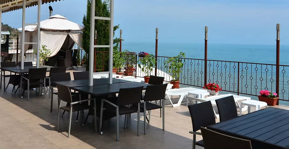 . Отель «Атлантик». Малореченское