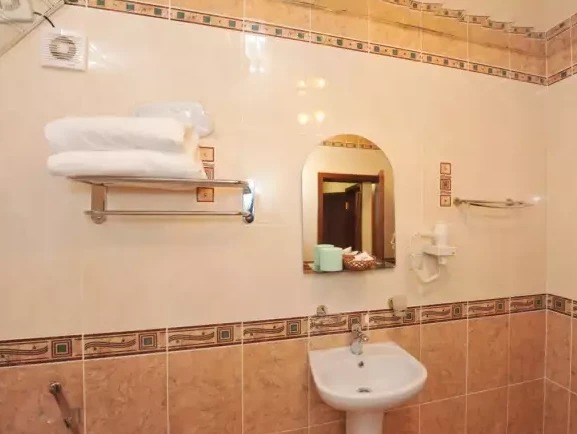 «Люкс» 3-х комнатный (Главный корпус). Гостиница «Кристалл». Домбай-гостиницы