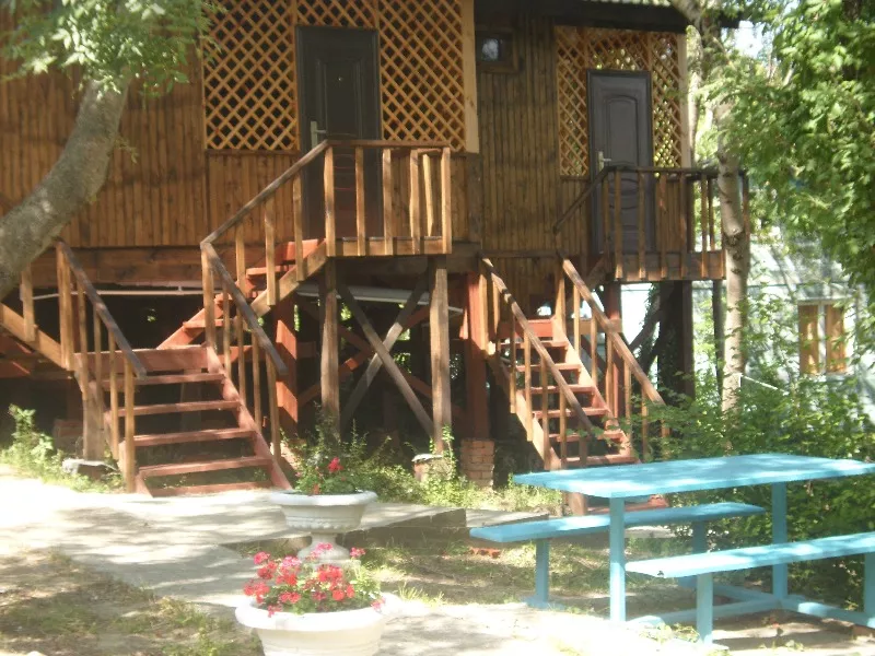 . База отдыха "Арион" с палаточным городком. Дивноморское