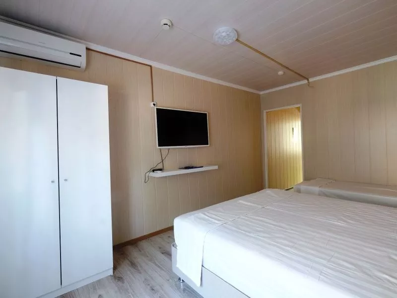 . База отдыха  «Дельфин». Бухта Инал