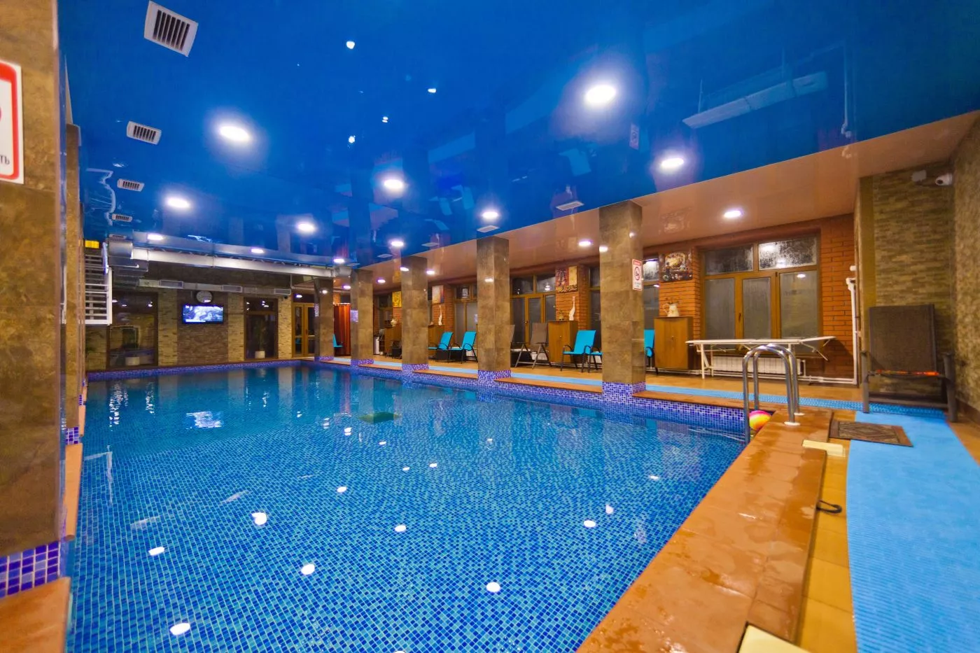 . Отель Водноспортивный клуб-отель "Торнадо". Ейск