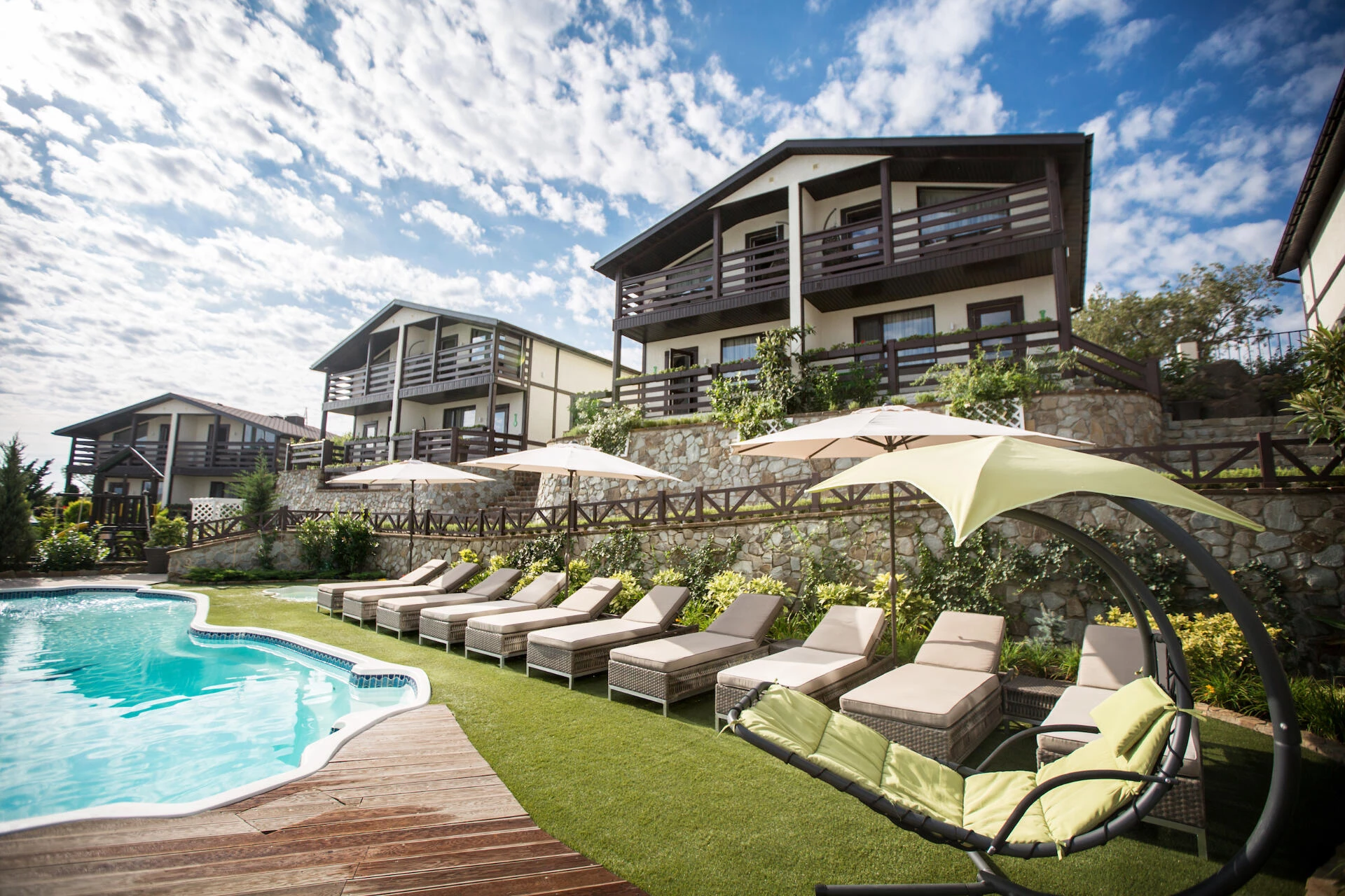 . Курортный клуб «Дачи». Виноградное - Курорты Алушты