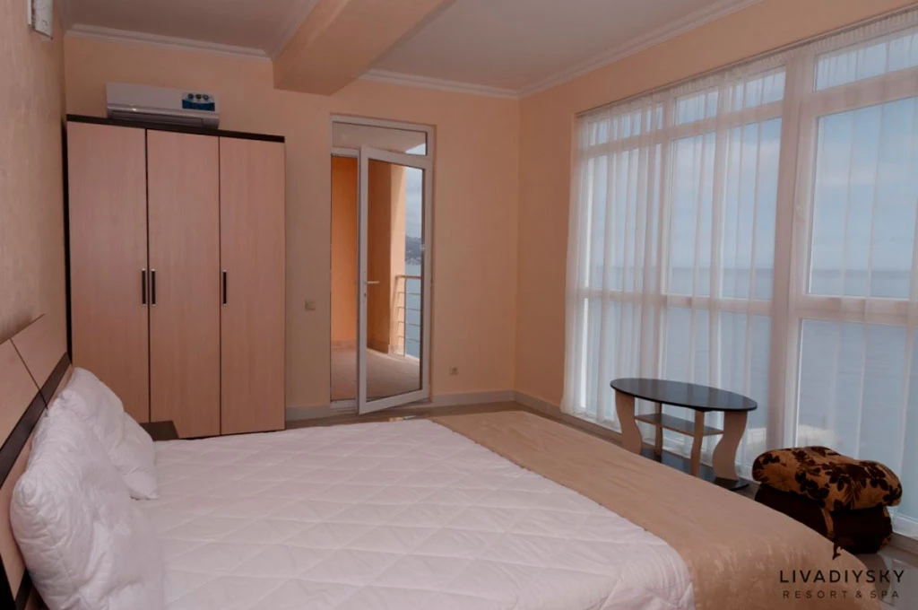 Полулюкс Семейный. Арт-отель «Азор». Ливадия