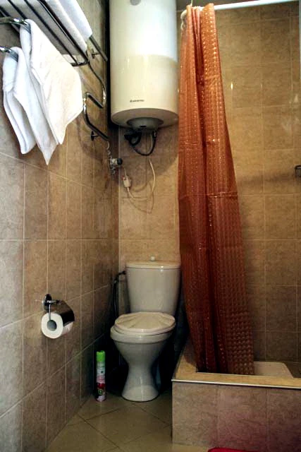 2-х комнатный номер, с балконом, с видом на горы/на море . Отель "ПОСЕЙДОН". Гагра