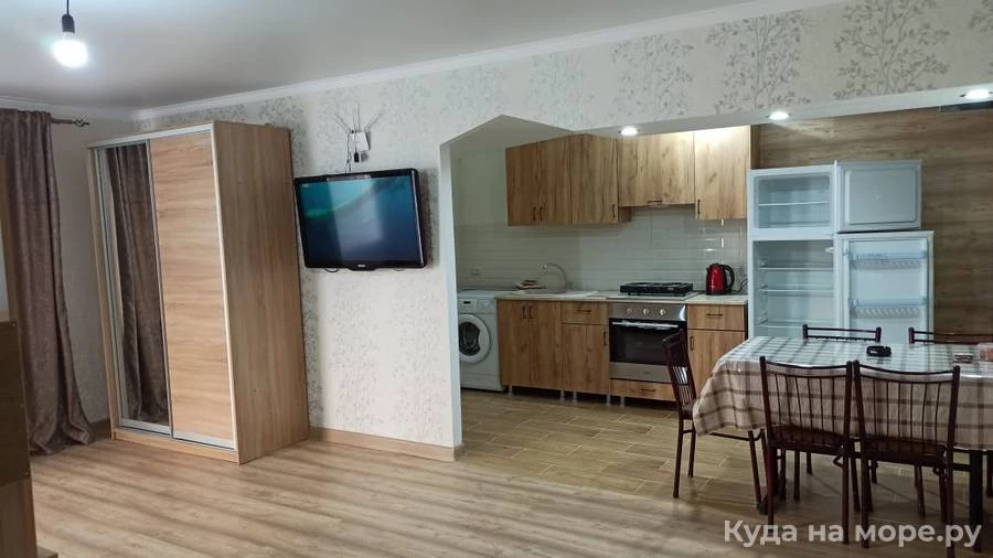 Уютная квартира-студия. Квартира в многоквартирном доме Абазинская 35. Сухум