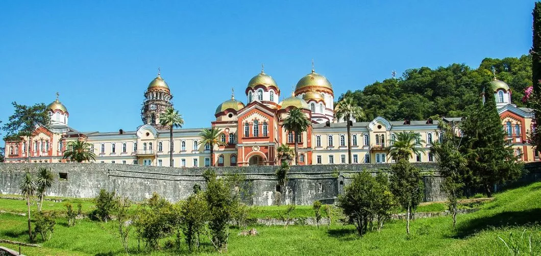 Новоафонский мужской монастырь. Фото взято с сайта: https://go-abxazia.ru/