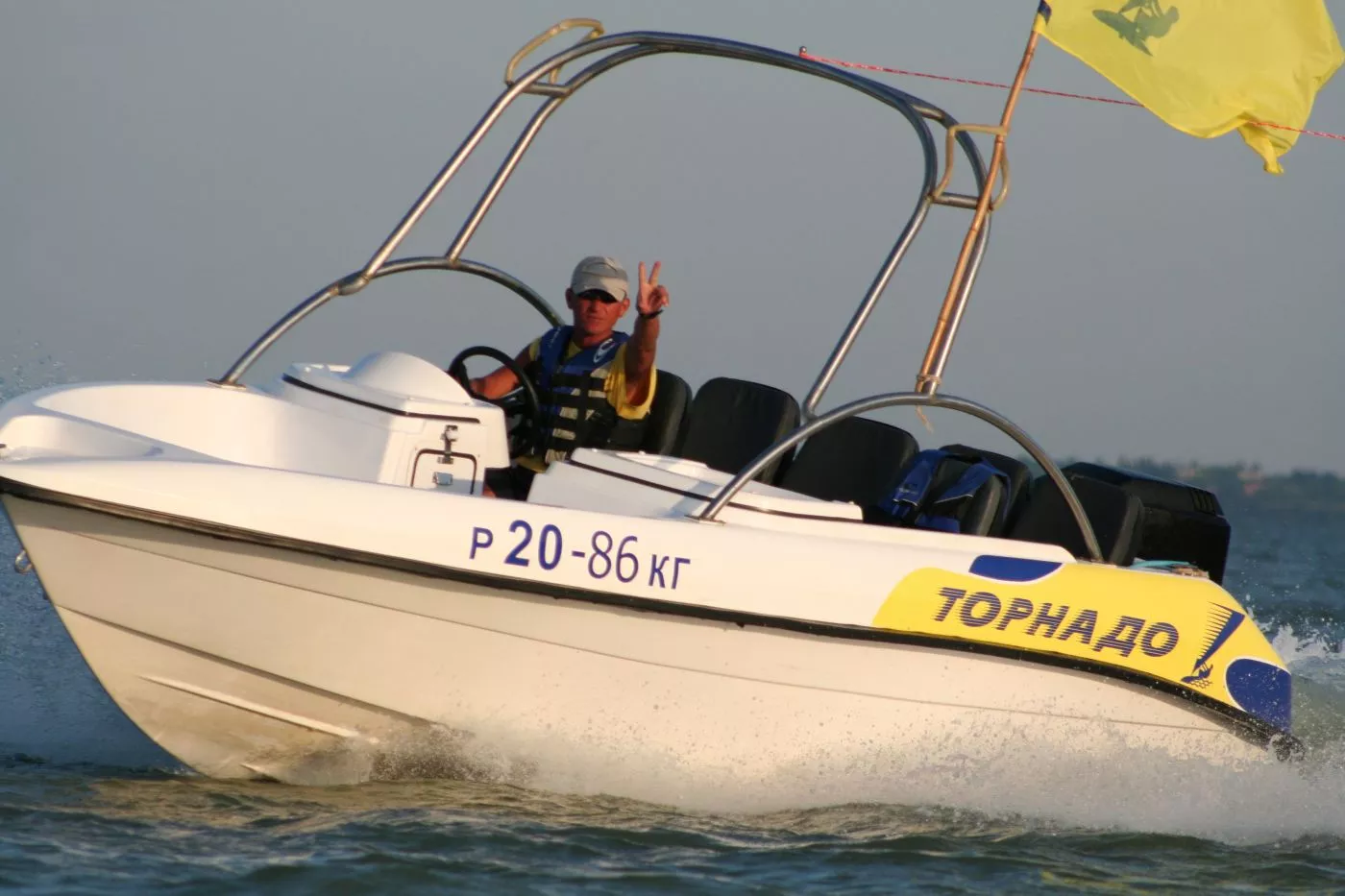 . Отель Водноспортивный клуб-отель "Торнадо". Ейск