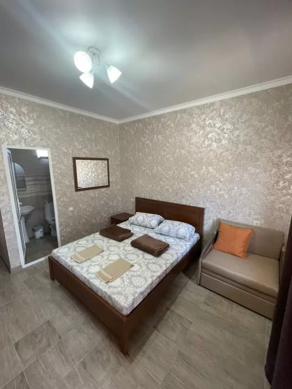 . Гостевой дом "Эдуард" . Пицунда