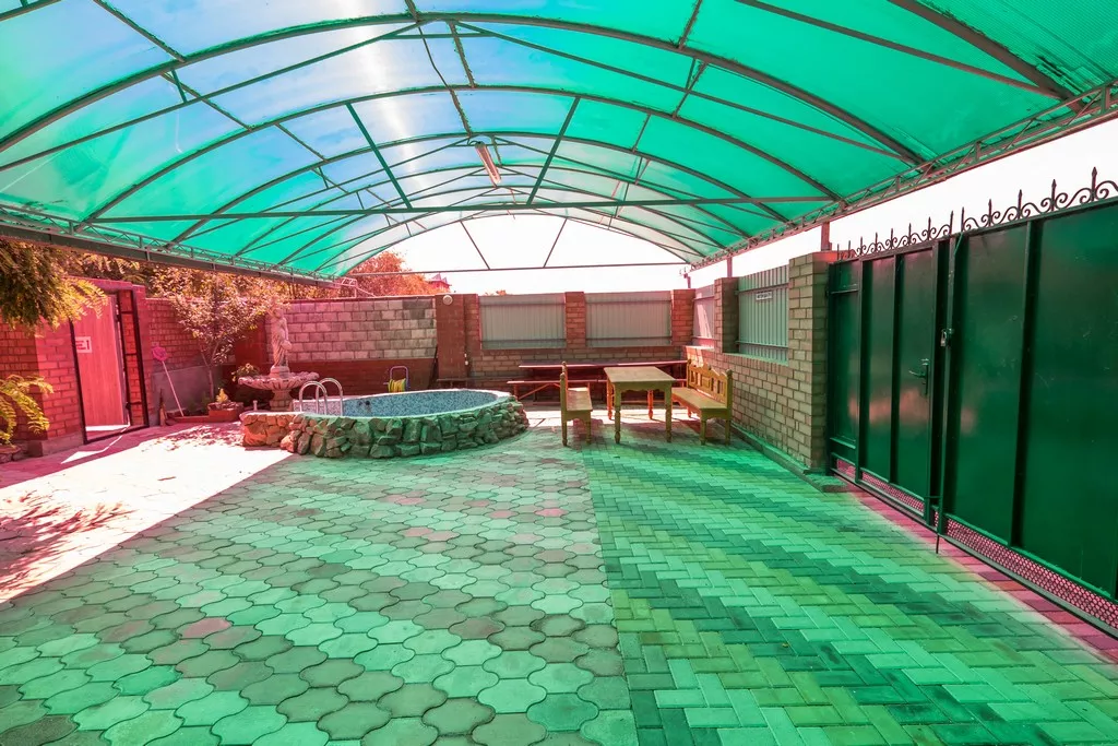 Отдельно стоящий 2-х этажный коттедж. Гостиница Приазовочка. Ейск