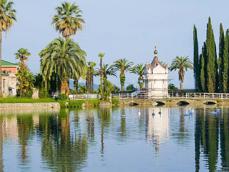 Приморский парк. Фото взято с сайта: https://abkhaziaplus.ru/