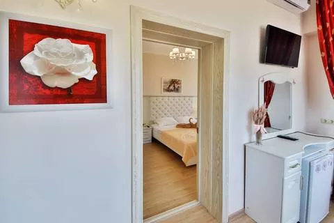 Двухкомнатный с балконом. Гостевой дом «Dynasty на Янтарной». Геленджик