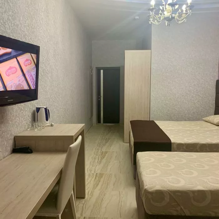 4-Х МЕСТНЫЙ ДЕЛЮКС БЕЗ БАЛКОНА. Отель КАВКАЗ. Гостиницы и отели Лазаревского