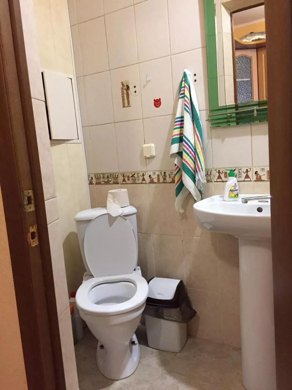 . Квартира в многоквартирном доме 1-комнатная квартира на первом этаже. Ейск