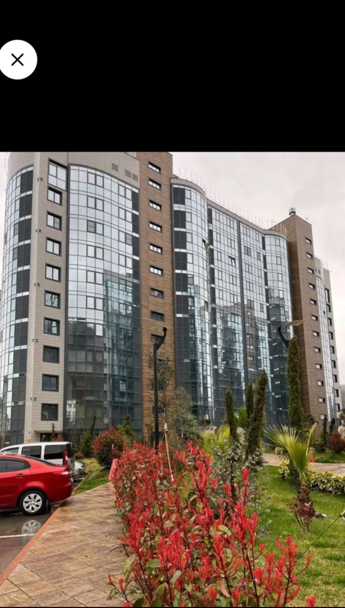 . Квартира в многоквартирном доме Sun Hills. Небуг