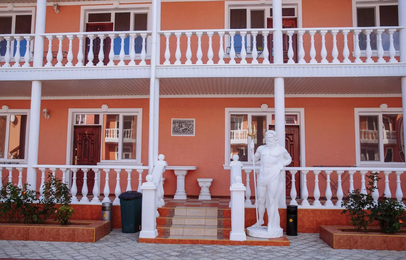 . Гостевой дом «Red House». Заозерное