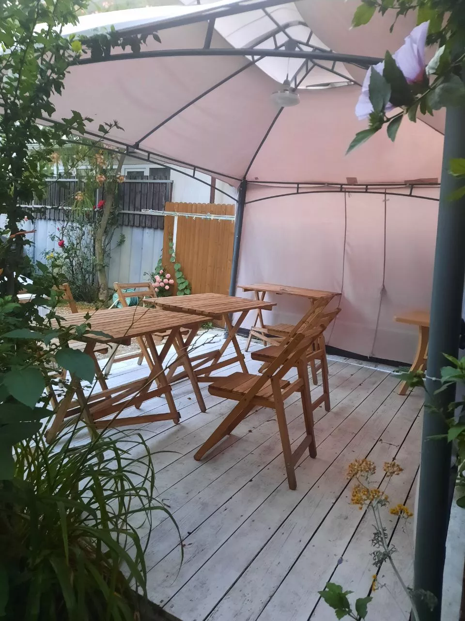 . Гостевой дом У Евгения. Дивноморское