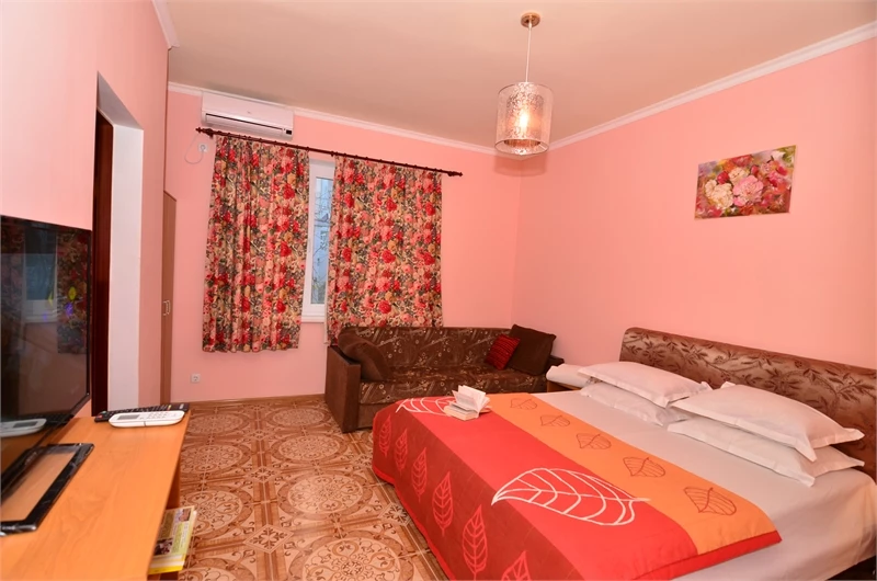 Домик 3 с кухней. Частная усадьба "Дом Роз". Заозерное