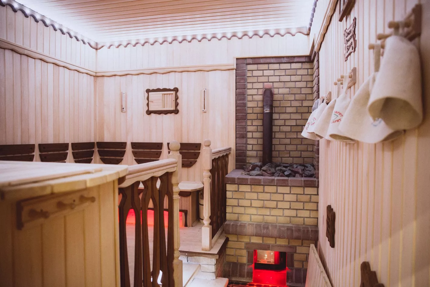 . Гостевой дом «Red House». Заозерное