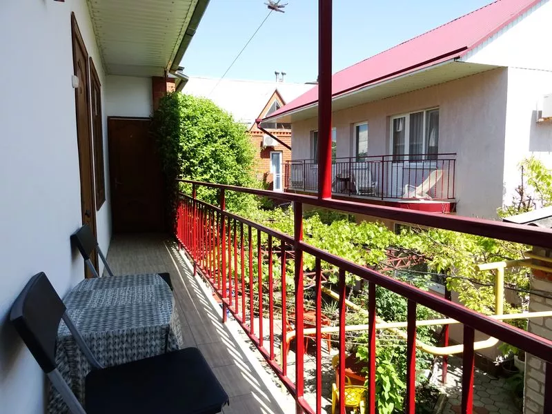 В гостевом номере имеется три номера 3-х местных. Гостевой дом Гоголя 51. Анапа