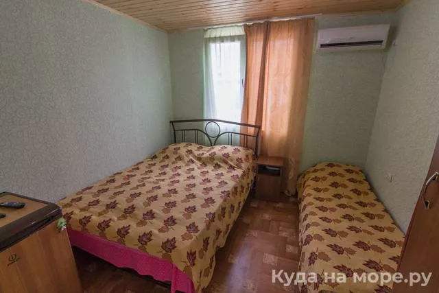 Трехместный номер с удобствами. Гостиница «Семейная». Архипо-Осиповка