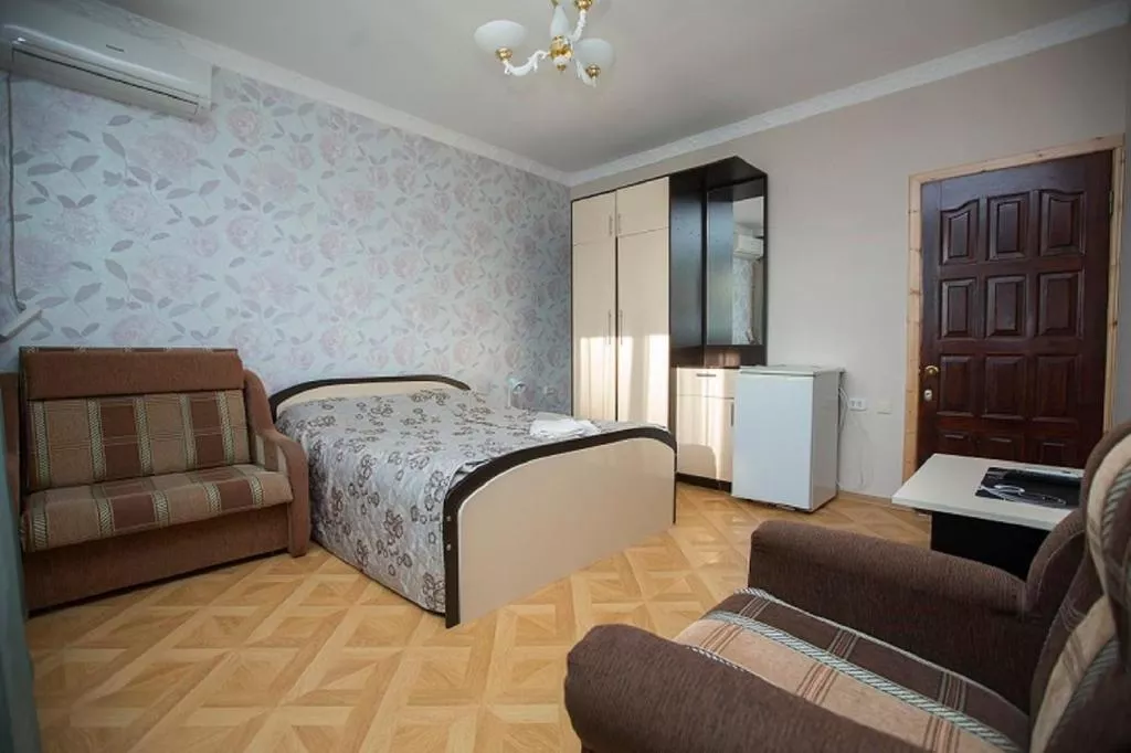 Семейный 4х местный номер. Гостиница "Кристина"- Адлер. Адлер