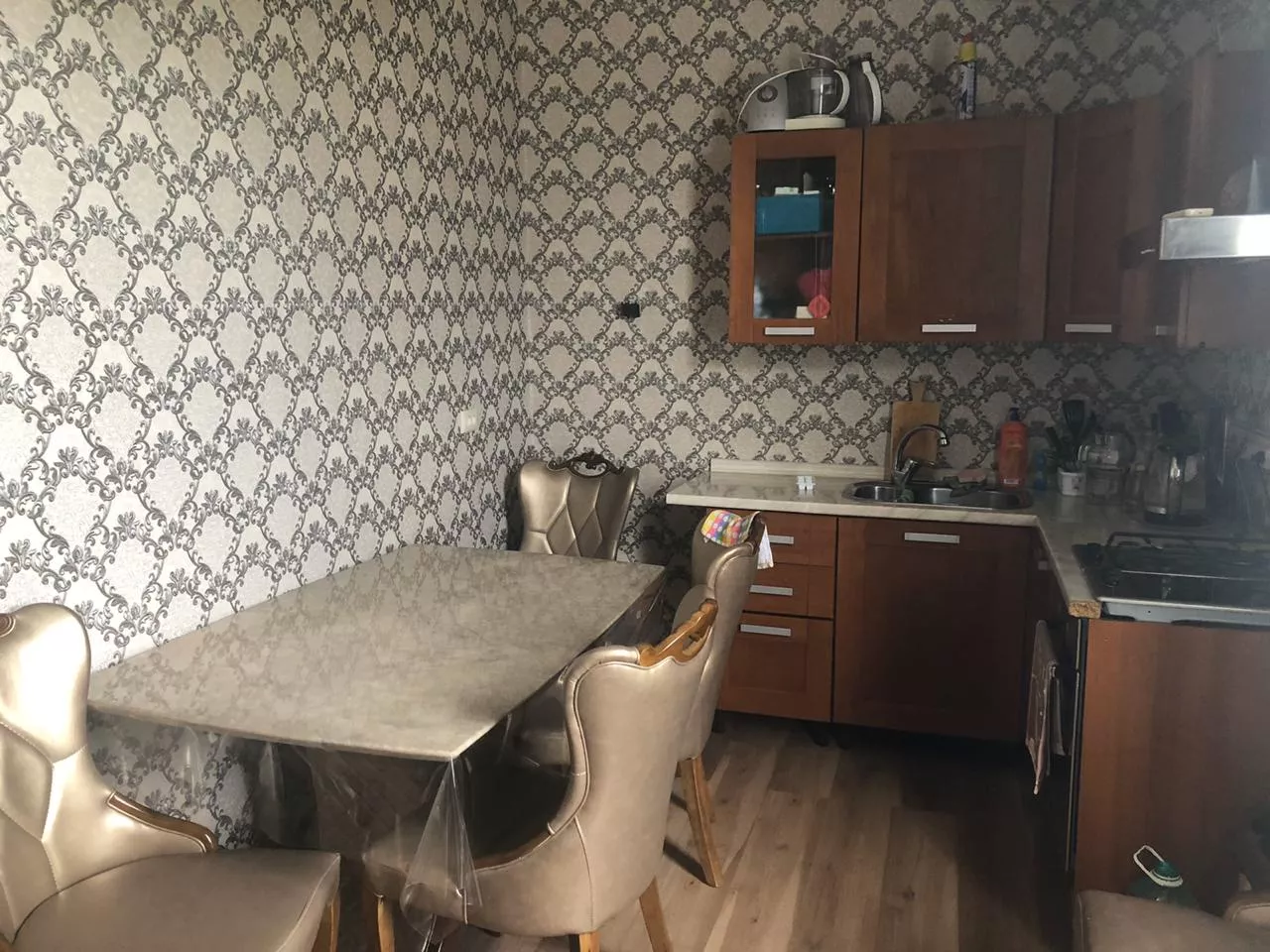 . Квартира в многоквартирном доме 3х комнатная . Сухум