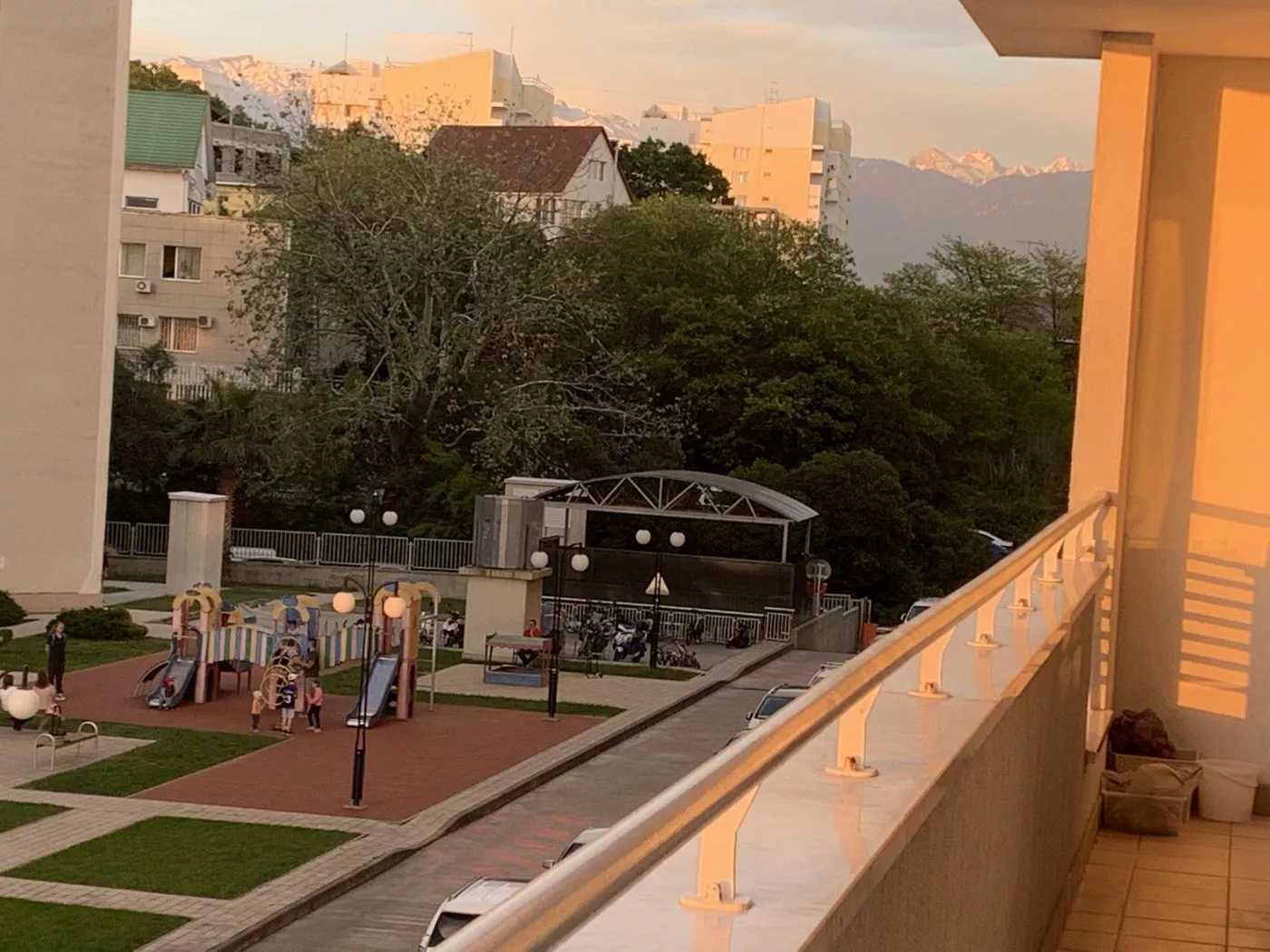 . Квартира в многоквартирном доме Кирпичная 2/3. Адлер